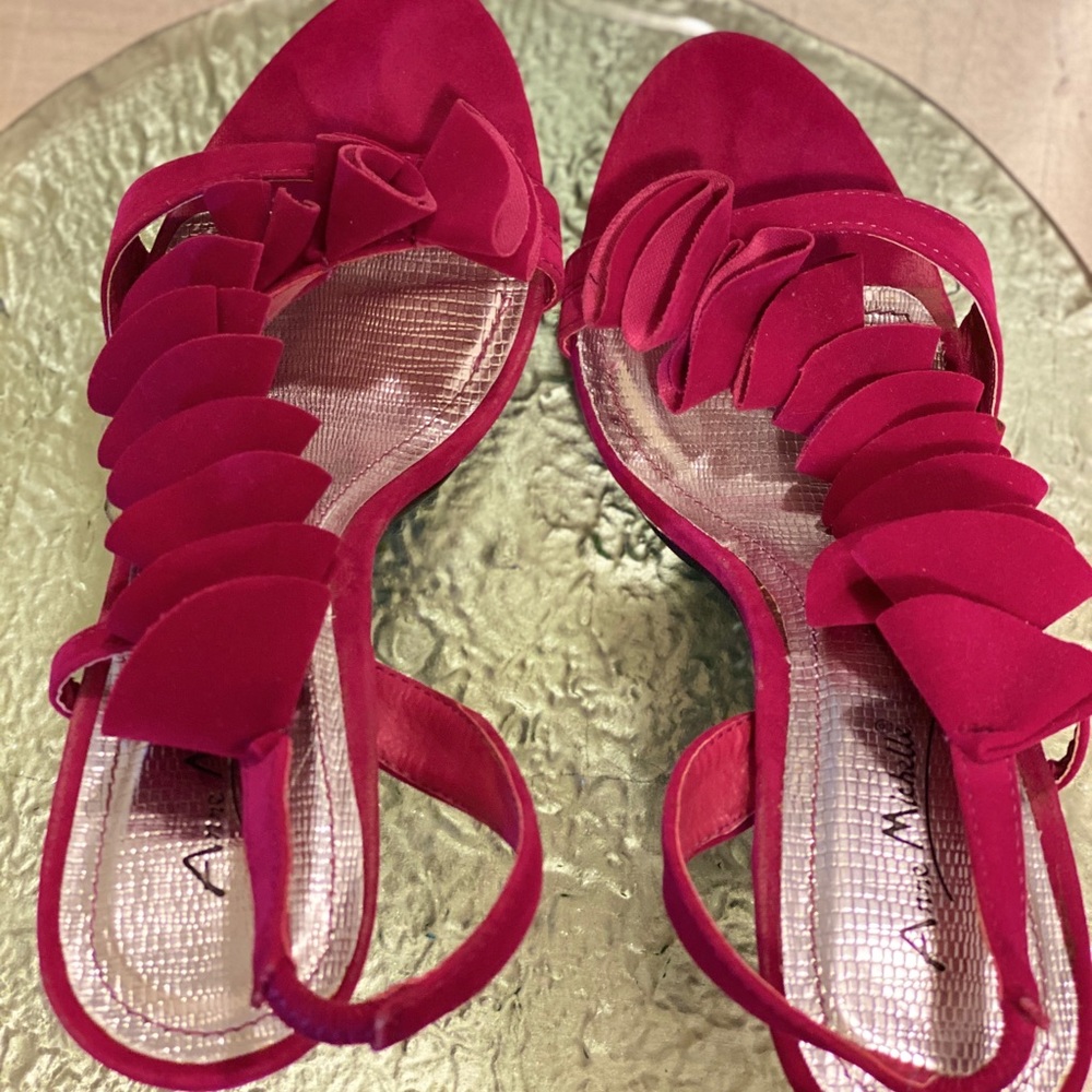 Anne Michelle elegant fushia suede like heels